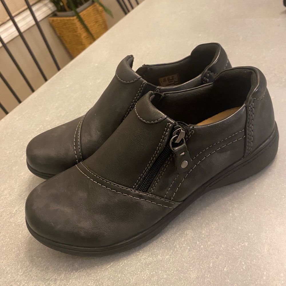 Brand New - Clarks Women’s Black Leather Slip-On Loafers